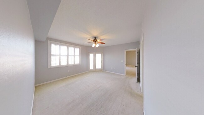 Building Photo - 1200 Country Club Dr