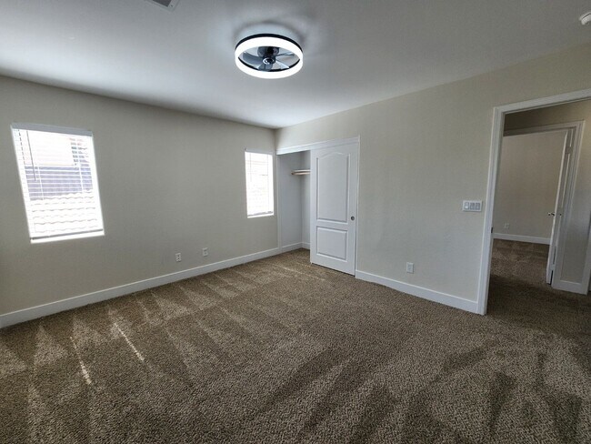Building Photo - In the Heart of Green Valley Ranch