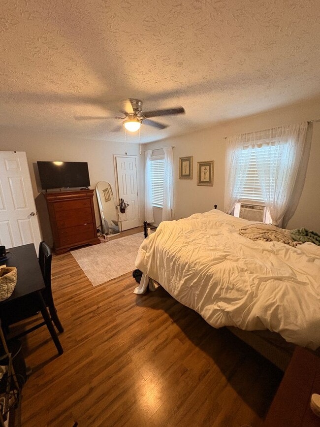 Building Photo - JAMESTOWN #30 | 2B/2.5B PRELEASING