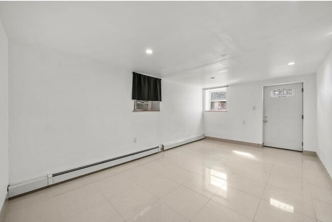 Building Photo - 93 Lord Ave