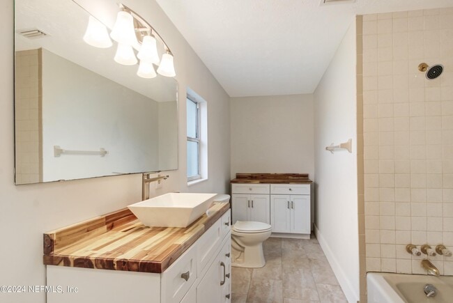 Building Photo - 6418 Terry Parker Dr N