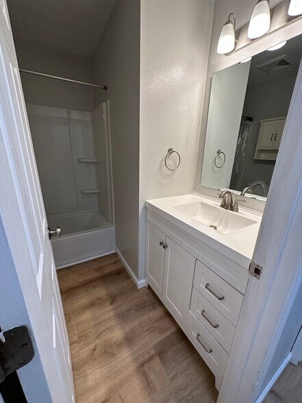 Building Photo - 1350 Balfour dr