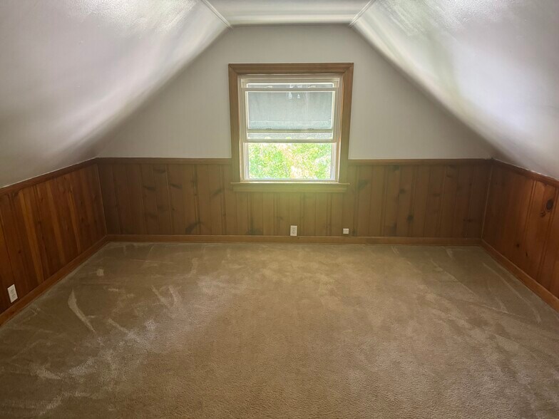 Building Photo - 1107 Hannah Ave