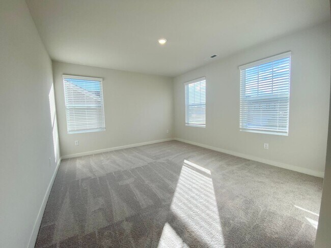 Building Photo - “Modern comfort meets Murfreesboro charm —...