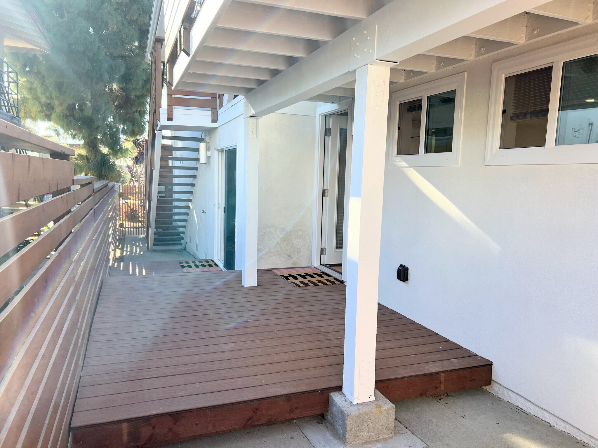 Large lower side yard - 2233 Manchester Ave