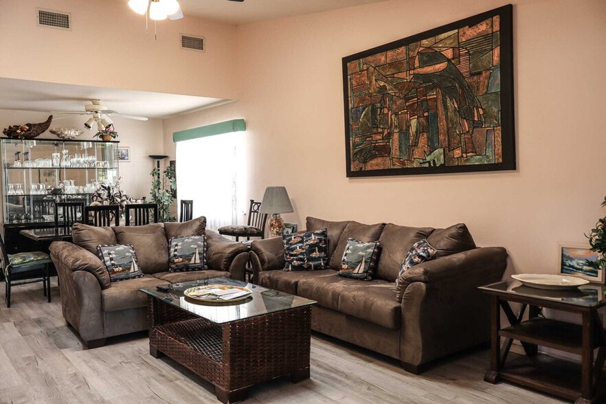 Building Photo - 108 E Campeche St