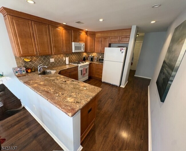 Building Photo - 247 Riveredge Dr