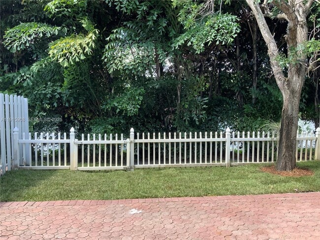 Building Photo - 10159 NW 43rd Terrace