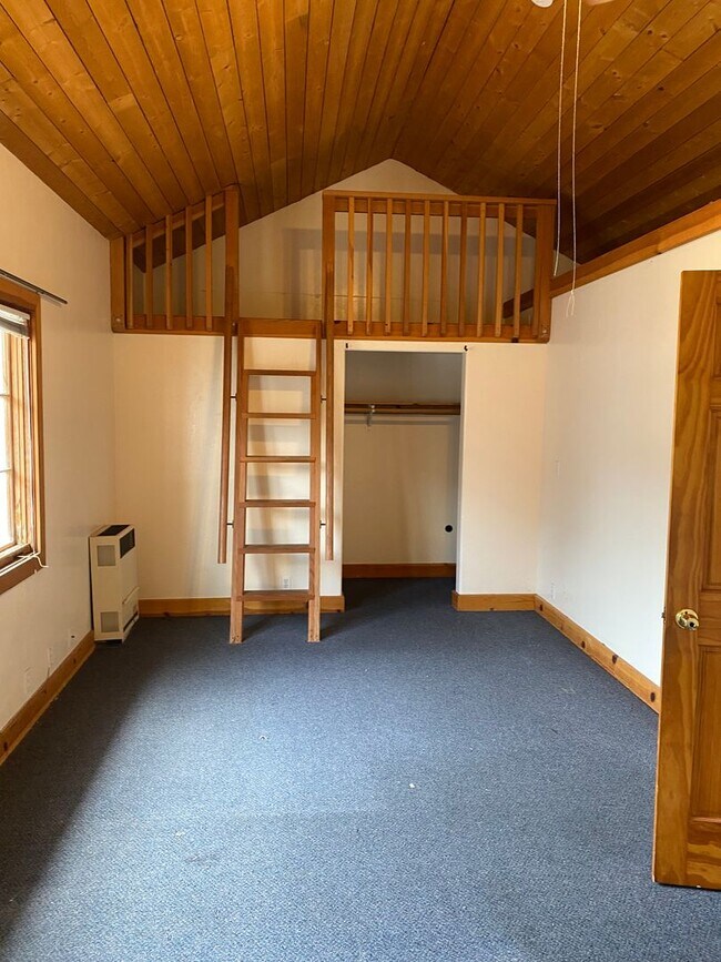 Building Photo - 6585 Del Playa Dr