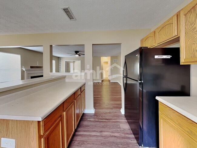 Building Photo - 1196 River Ridge Dr