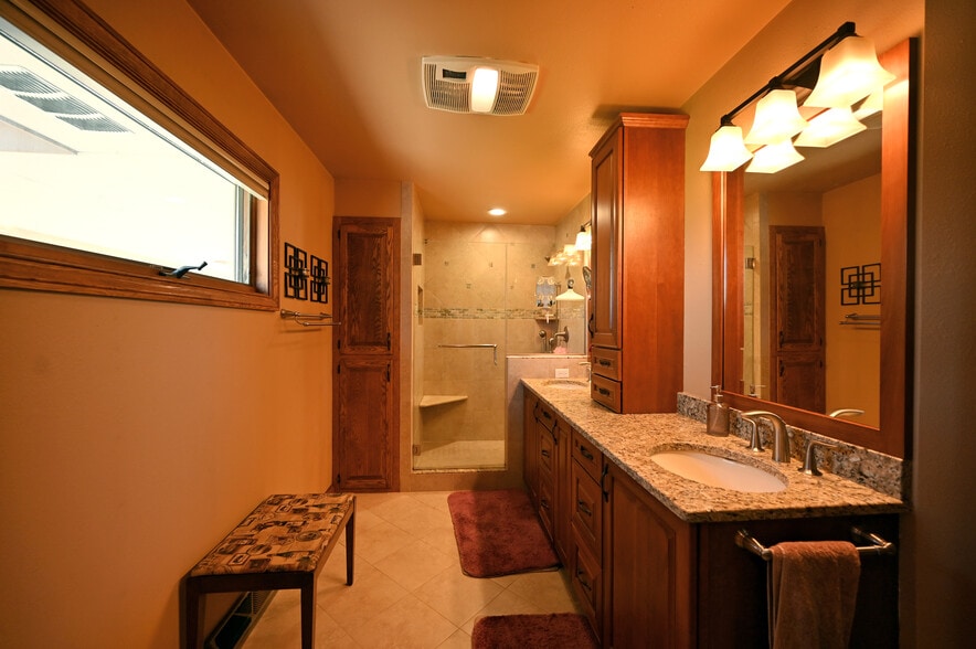 Building Photo - 202 Lac La Belle Dr