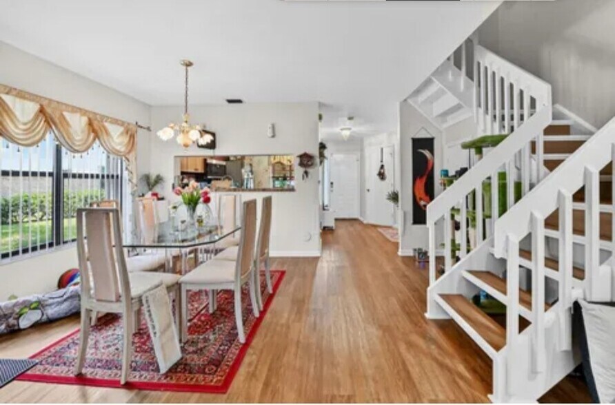 Building Photo - 4587 Carambola Cir S