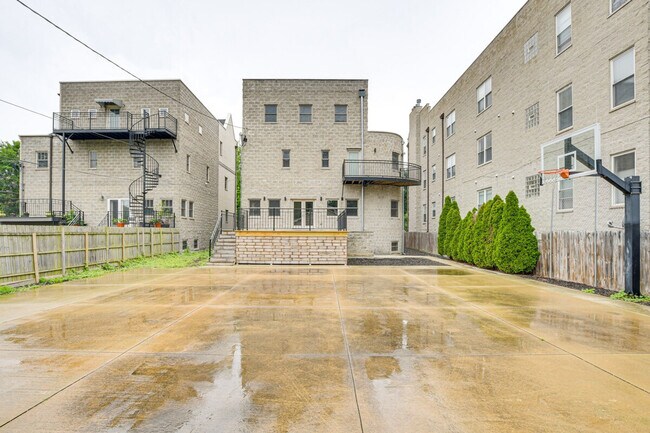 Building Photo - 3975 S Ellis Ave