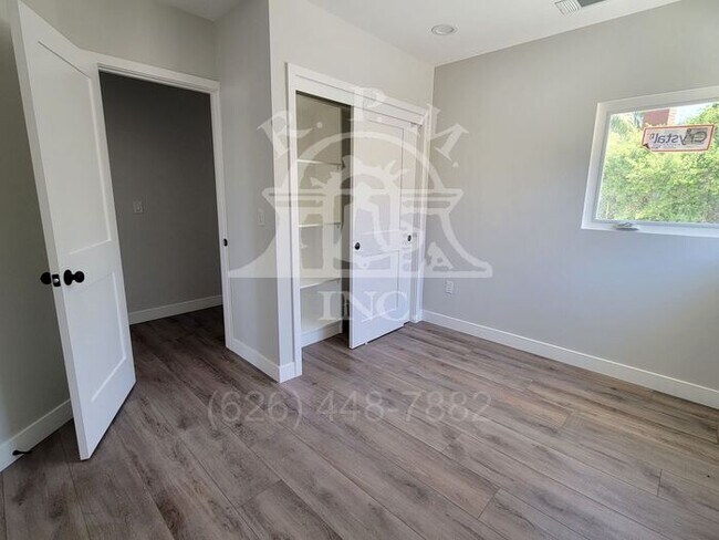 Building Photo - Modern 3 Bedroom Front House