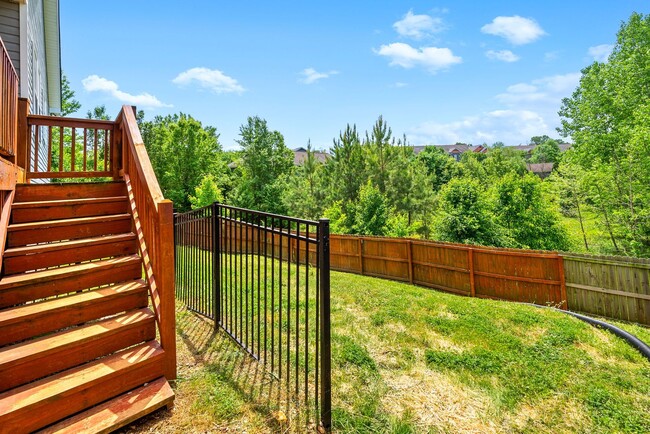 Building Photo - Pet Friendly Three Bedroom with Bonus!