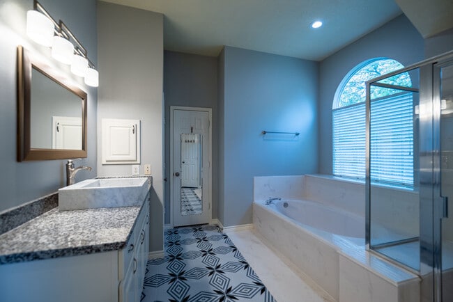 Building Photo - 4BR SFR • Walk-In Pantry • Fenced Yard in Coventry