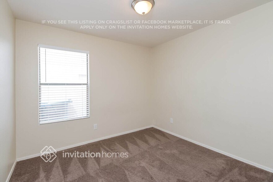 Building Photo - 2304 E Pinto Dr
