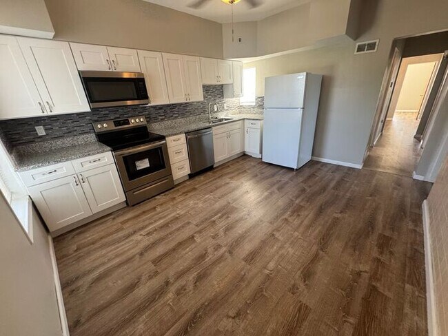 Building Photo - Freshly Rehabbed Upper Unit