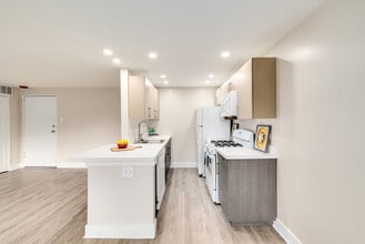 Building Photo - Pine Manor Apartments
