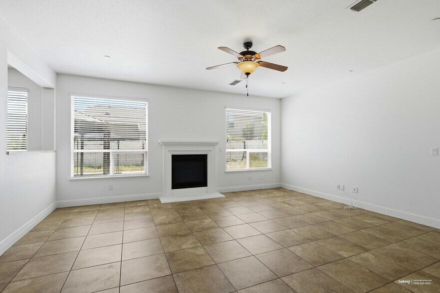 Building Photo - 2439 Lincoln Airpark Dr