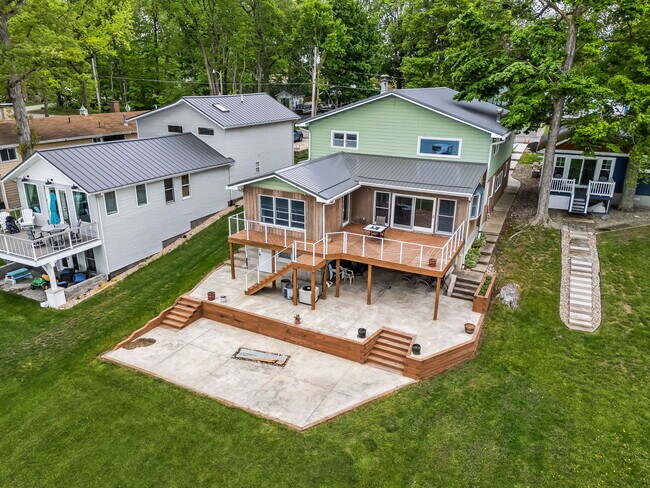 Building Photo - 2083 Chapman Lake Dr