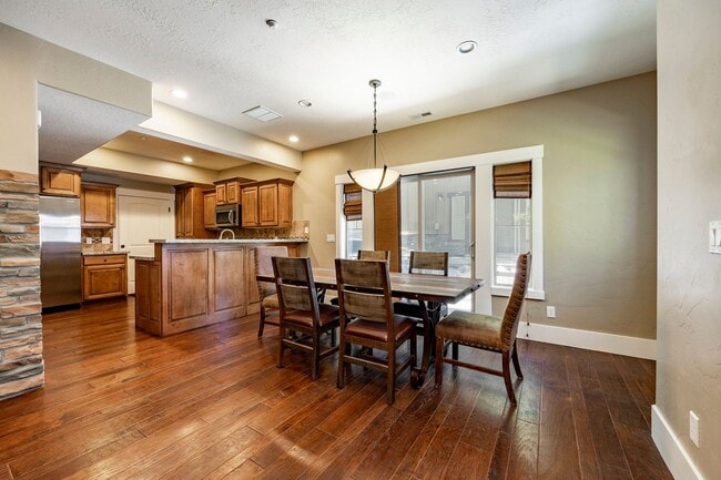 Building Photo - Fully Furnished Mountain Modern Twin Home ...