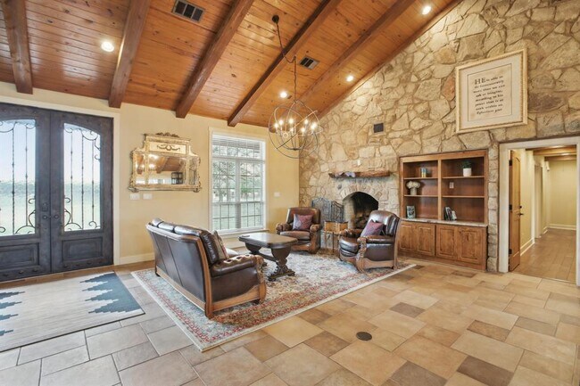 Building Photo - 6211 Acacia Dr