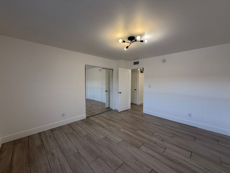 Building Photo - 8517 Cedros Ave