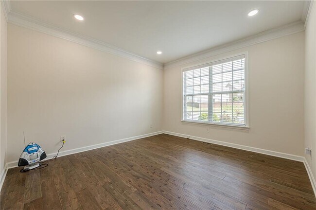 Building Photo - 4720 Shiloh Springs Rd