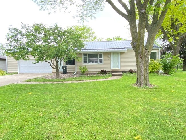 Building Photo - Now leasing for May 2026! Four Bed/Two Bath