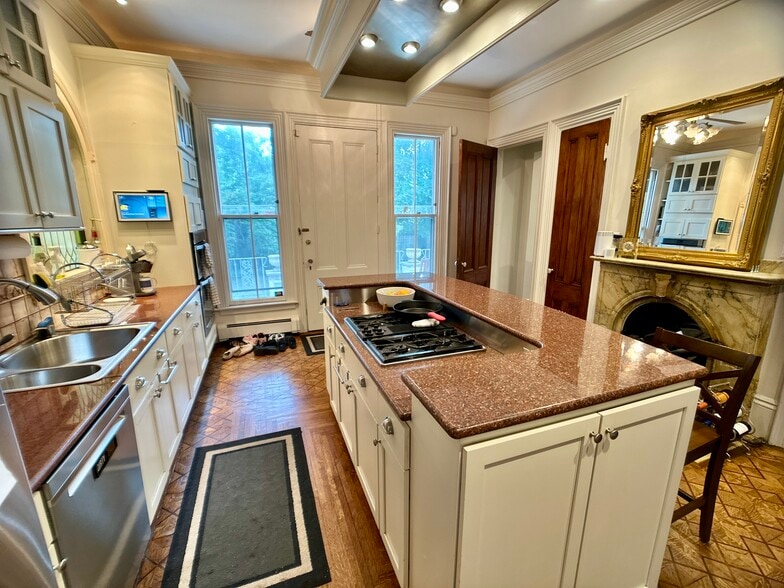 Primary Photo - 61 Pond St