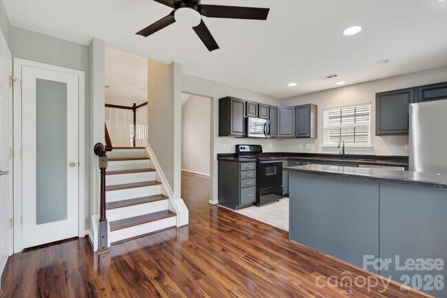 Building Photo - 3445 Broadwick St