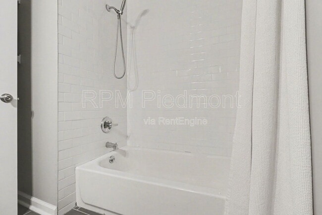 Building Photo - 1360 Smith St SE