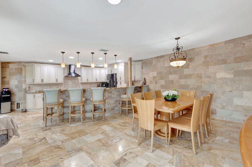 Building Photo - 17274 Ventana Dr