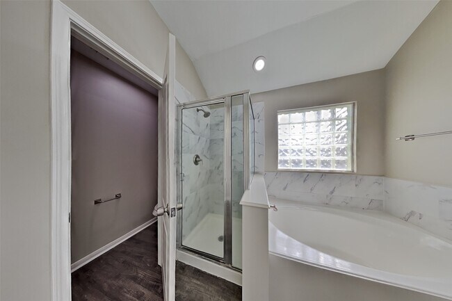 Building Photo - 13007 Bretford Ct