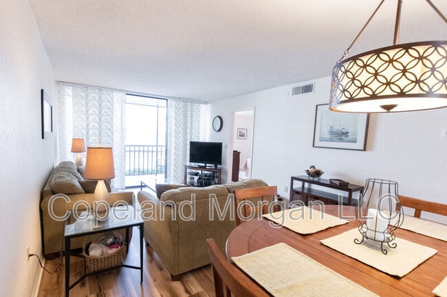 Building Photo - 1000 Cove Cay Dr