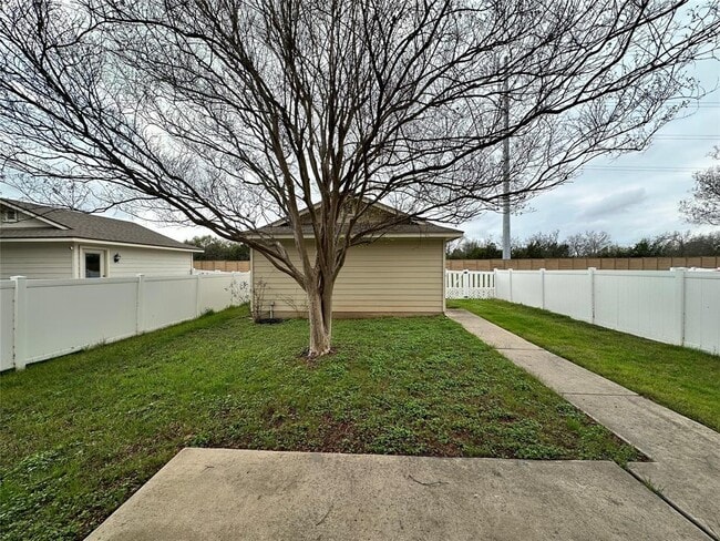 Building Photo - 1505 Davis Mountain Loop