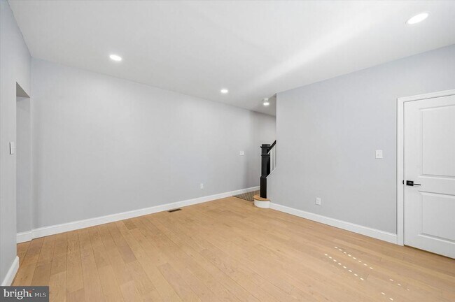 Building Photo - 4822 Ogle St