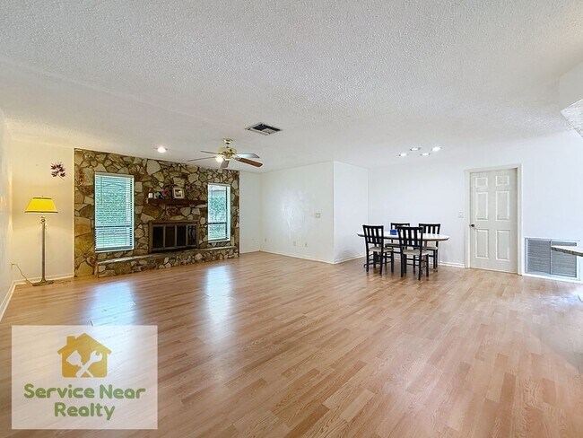 Building Photo - 3402 Country Woods Ct