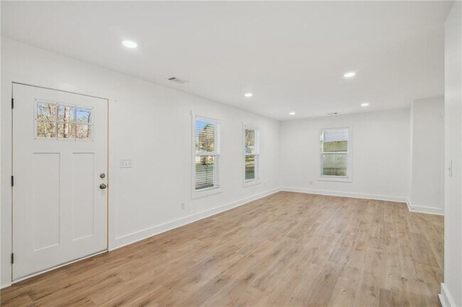 Building Photo - 4179 Hanes Dr