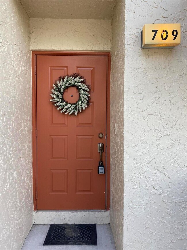 Primary Photo - 709 Congressional Way