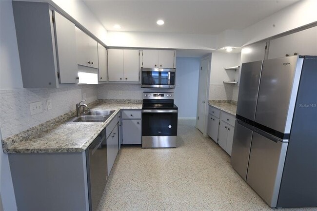 Building Photo - 1040 Charles St