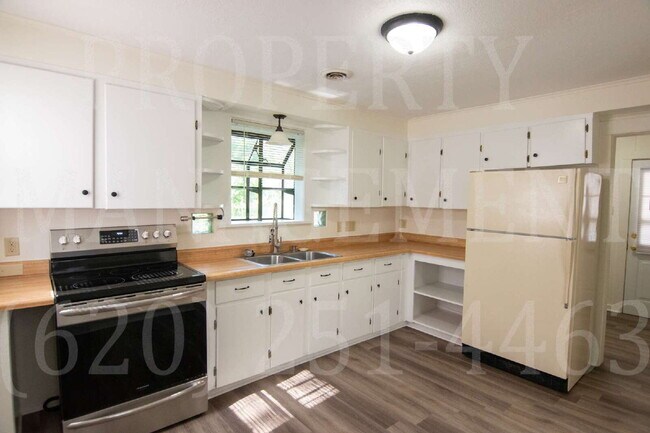 Building Photo - 2 Bedroom 1 Bath