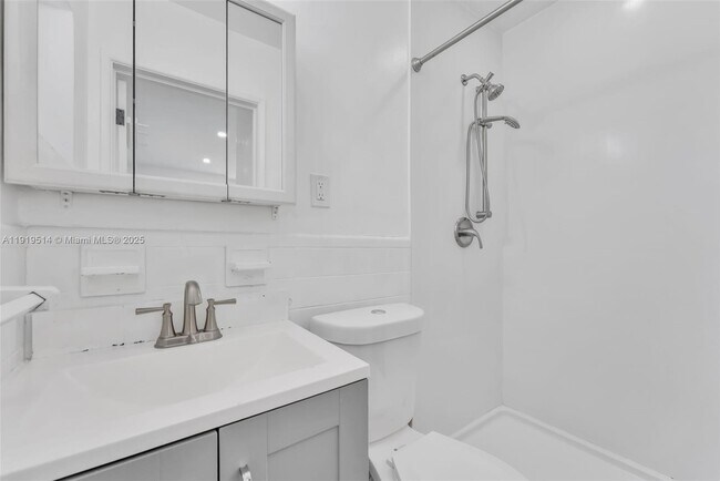 Building Photo - 4917 SW 43rd Terrace