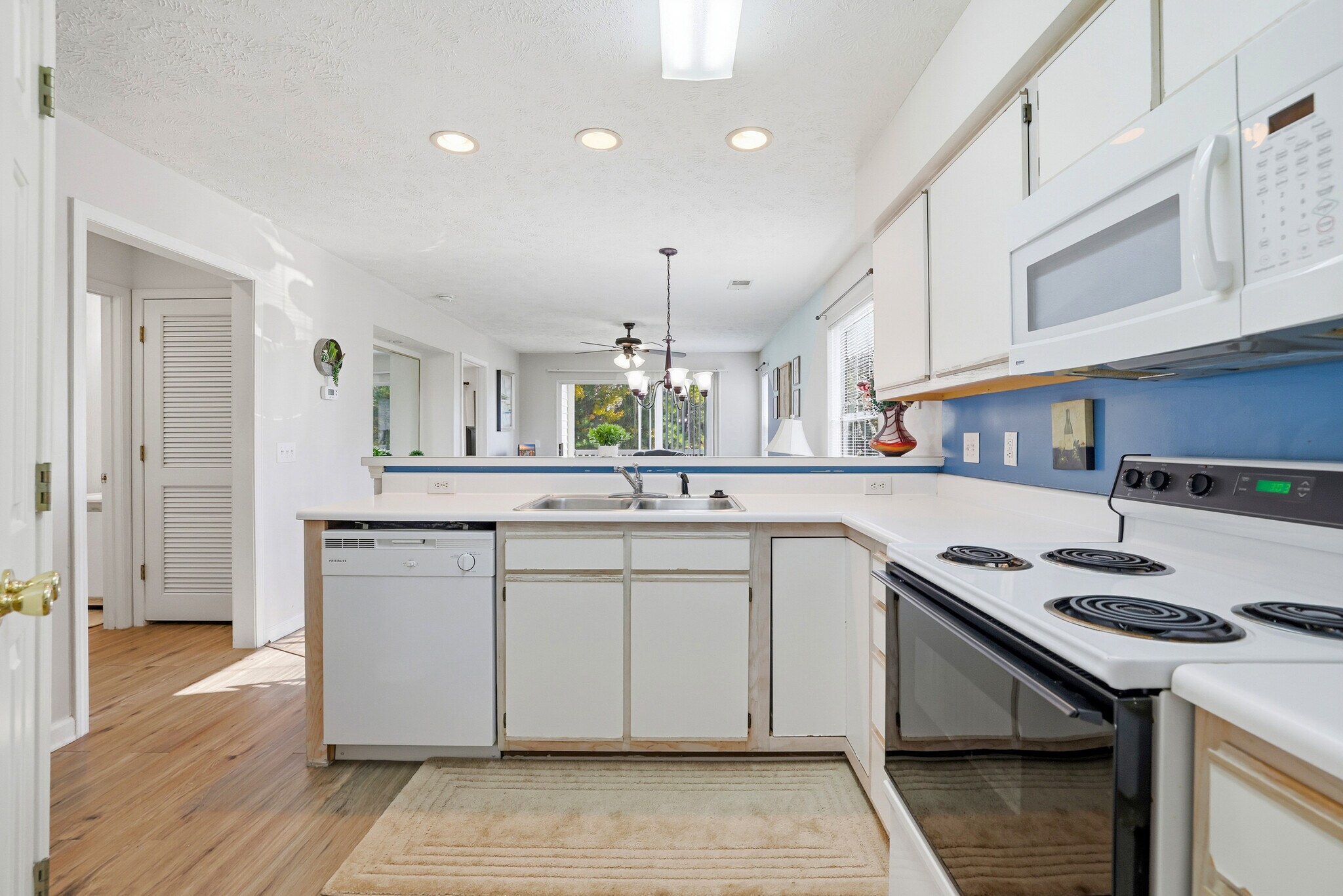 Building Photo - 510 White River Dr