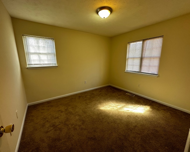 Building Photo - Leasing for November 2025 !