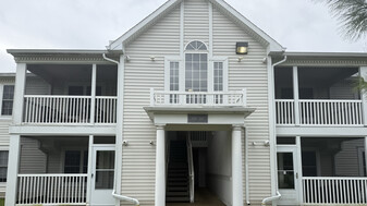 Building Photo - 2205 S Main St