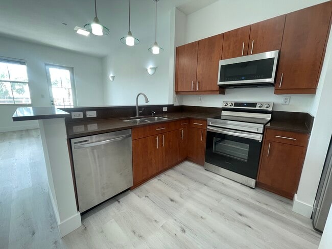 Building Photo - 412 Olssen Ave