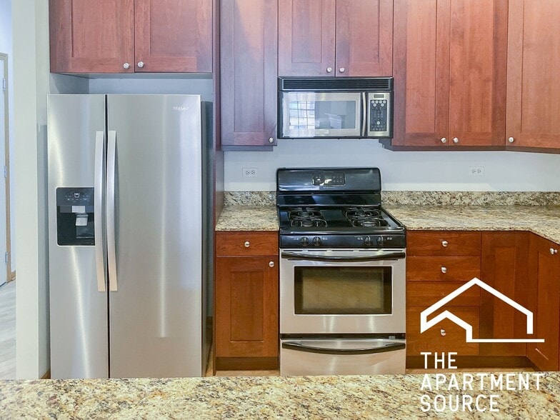 Building Photo - 3338 N Sheffield Ave