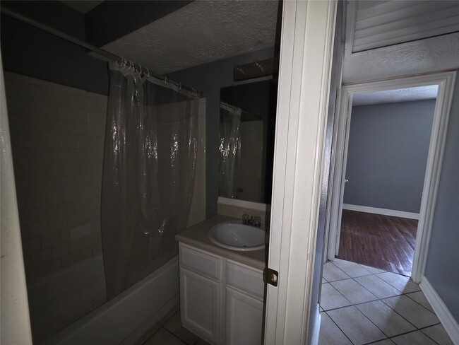 Building Photo - 19223 Woodglen Dr